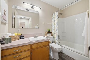 Bathroom - UO•Downtown (1/2 mile)•West University•King Suite (Eugene)