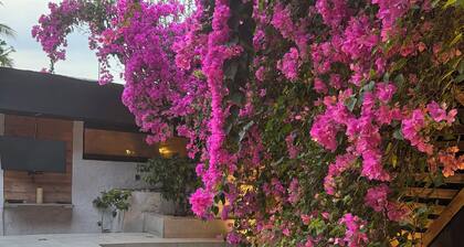 Boutique 3-Bedroom Villa · 7 min from Airport · Villa Rossa