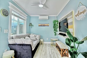 Smart TV, table football - Beautiful 1 BR 1  Bath craftsman style house in family friendly Normal Heights (San Diego)