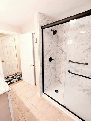 Bathroom - Less than 2 miles to either Bayside or Ocean side beaches (Truro)