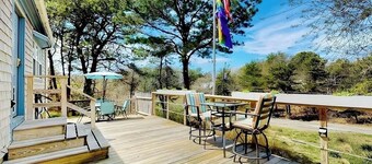 Less than 2 miles to either Bayside or Ocean side beaches