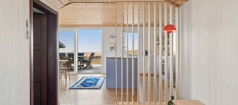 25 m to the water hot tub peace