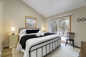 3 bedrooms, iron/ironing board, travel cot, WiFi - 3BR POCONO FAMILY HOME NEAR CAMELBACK KALAHARI SKIING LAKES FIRE PIT (Blakeslee)