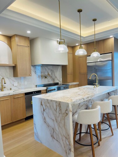 Luxury 7000 sqft Retreat + 8BR + Newly Remodeled + Prime Location Near Pier39