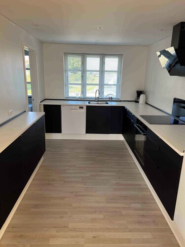 Lovely holiday home near child-friendly beach