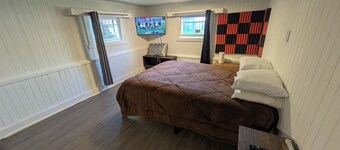 Bachelor Basement Suite - FIFA World Cup Accommodation - Sleeps 6!