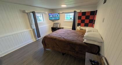 Bachelor Basement Suite - FIFA World Cup Accommodation - Sleeps 6!