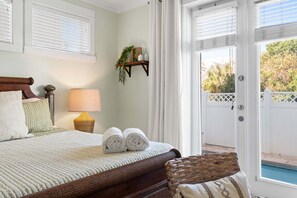 Room - Luxury Miramar Beach House, Private Pool, Walk to Beach (Destin)