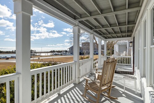 Front Street Retreat (Pet Friendly) in Downtown Beaufort, NC