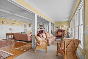 Smart TV, fireplace - Front Street Retreat (Pet Friendly) in Downtown Beaufort, NC (Beaufort)