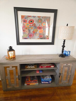 Game room - Parkside Haven, Spacious 4-bed-3-bath, Newly renovated,Private back yard,Laundry (Columbus)