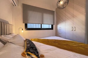 Iron/ironing board, WiFi, bed sheets - Athenean Modern Escape near Marina Flisvos-E1 (Paleo Faliro)