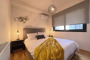 Iron/ironing board, WiFi, bed sheets - Athenean Modern Escape near Marina Flisvos-E1 (Paleo Faliro)