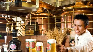 A bar with copper brewing equipment and a bottle of Kronenmuhaus beer. - The Heritage Grand Khon Kaen Hotel and Convention (Khon Kaen)