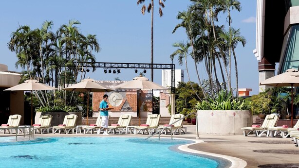 A pool area with lounge chairs and palm trees. - The Heritage Grand Khon Kaen Hotel and Convention (Khon Kaen)