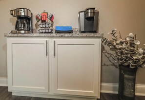 Interior - Pleasant & cozy 2-bedroom house perfect for relaxing stays. EV-charge included. (Columbus)