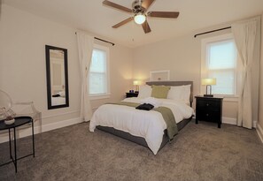 2 habitaciones, tabla de planchar con plancha, wifi y ropa de cama 