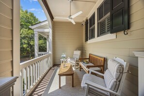 Property grounds - UPDATED Seabook Townhome, Elevator, Golf Cart, Club Access at Fairway One Villas, SUMMER OPENINGS! (Seabrook Island)