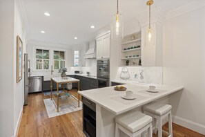 Fridge, microwave, oven, stovetop - UPDATED Seabook Townhome, Elevator, Golf Cart, Club Access at Fairway One Villas, SUMMER OPENINGS! (Seabrook Island)