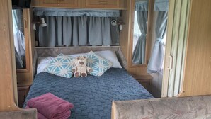1 bedroom, bed sheets