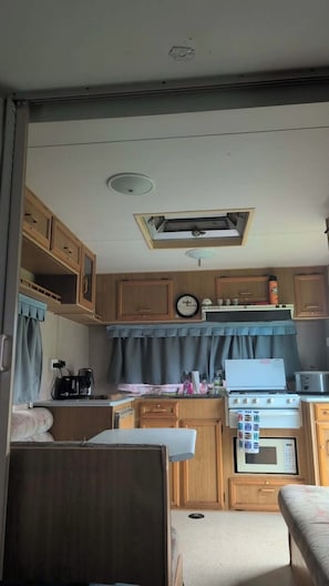 Private kitchen - Caravan For Two 10m South Of Balaklava (Erith)