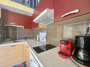 Fridge, oven, cookware/dishes/utensils - CAP D'AGDE - Plage Richelieu / Réf 172 (CAP D'AGDE)