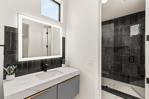 Shower, hair dryer, towels, soap - Scottsdale Desert Oasis: Pool, Spa, Billiards & Outdoor Kitchen (Scottsdale)