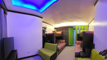 Deluxe Studio, Partial Sea View, Beachfront | Interior