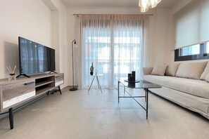 Living area - Athenean Modern Escape near Marina Flisvos-Ε3 (Paleo Faliro)