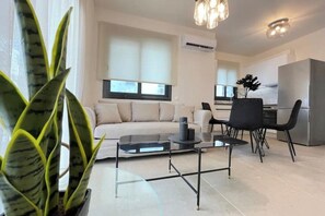 Living area - Athenean Modern Escape near Marina Flisvos-Ε3 (Paleo Faliro)