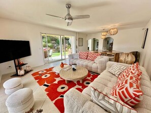 Living area - CHARMING HOUSE WITH PRIVATE POOL FOR 6 TO 7 PEOPLE (STE MAXIME)