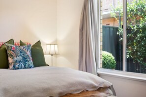 Room - Toorak Escape—Serene Stay near Burnside Village (Toorak Gardens)