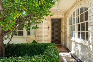 Exterior detail - Toorak Escape—Serene Stay near Burnside Village (Toorak Gardens)