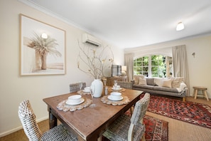 Dining - Toorak Escape—Serene Stay near Burnside Village (Toorak Gardens)