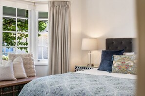 Room - Toorak Escape—Serene Stay near Burnside Village (Toorak Gardens)