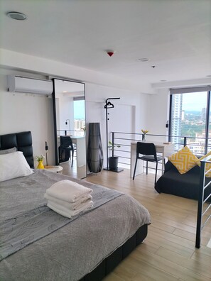 1 bedroom, desk, iron/ironing board, free WiFi - Cozy 1-bedroom condo in tranquil Cebu City with AC and gym (Cebu City)