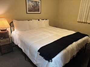 2 bedrooms, iron/ironing board, Internet, bed sheets - Cozy 2-bedroom condo with AC in pleasant Whitefish (Whitefish)