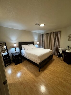 2 bedrooms, iron/ironing board, WiFi, bed sheets - Cozy 2-bedroom condo in a gated community (Las Vegas)
