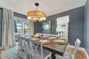 Dining - Lakefront Beach Entry - Hot Tub, Movie Theater! (Tobyhanna)