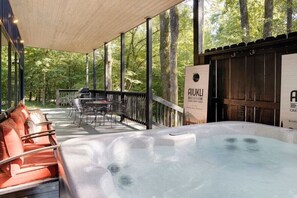 Outdoor spa tub - Year-Round Creekside Cabin w/ Hot Tub, Steam Room, Game Room & Playground! (Broken Bow)