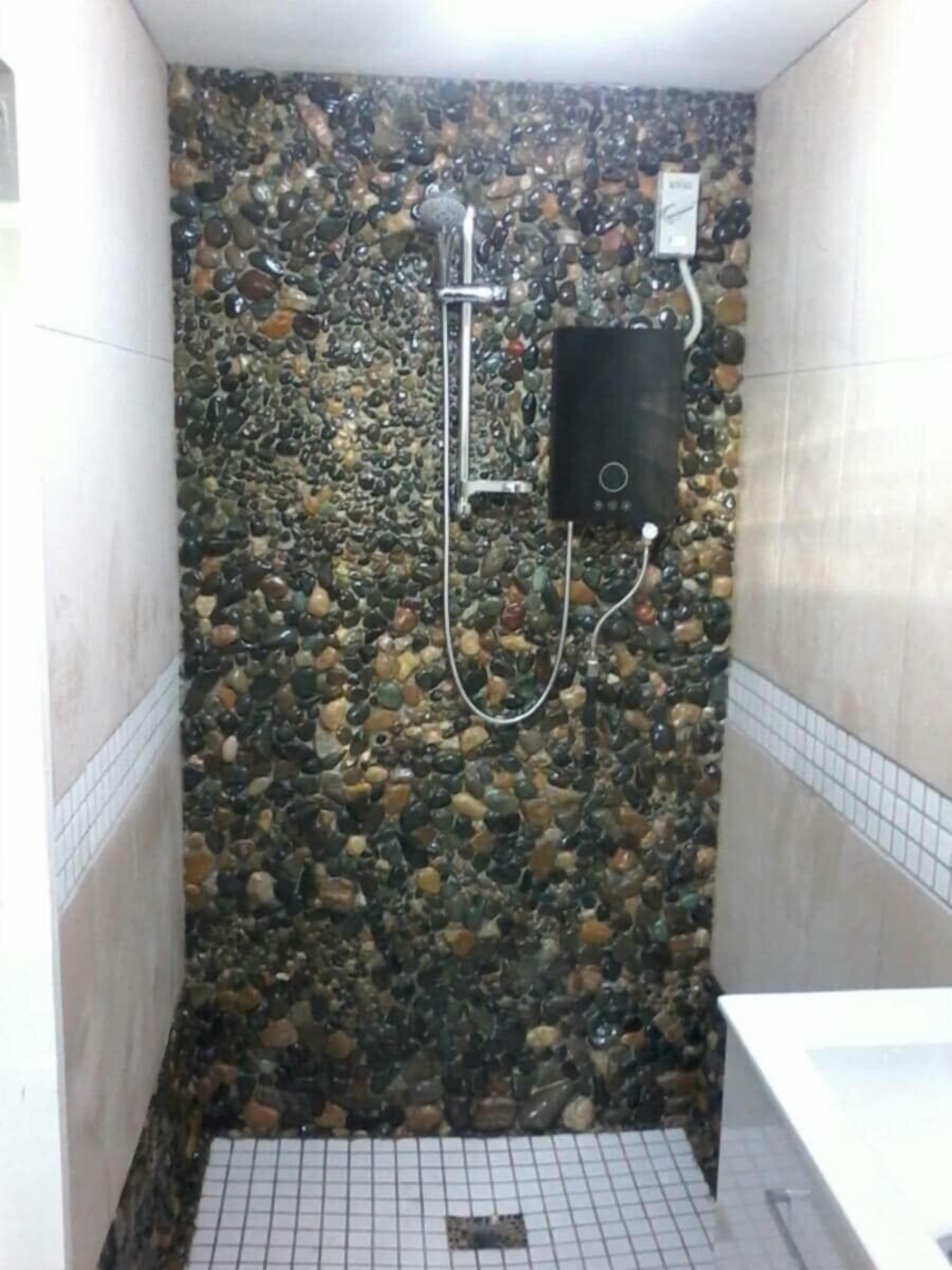 Shower, hair dryer, towels, toilet paper