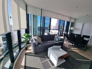 TV - Skyline Apartment in Fortitude Valley (Brisbane)
