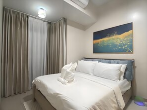 Superior Apartment, Non Smoking, City View | Blackout curtains, iron/ironing board, free WiFi, bed sheets - Deluxe Apartment Balcony Sea View (Parañaque)