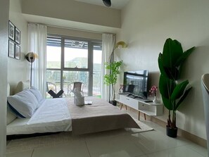 Superior Apartment, Non Smoking, City View | Blackout drapes, iron/ironing board, free WiFi, bed sheets - Deluxe Apartment Balcony Sea View (Parañaque)