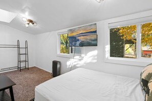2 bedrooms, free WiFi, bed sheets - Charming 2-bedroom house in Big Bear Lake perfect for getaway (Big Bear Lake)