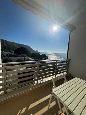 Terrace/patio - Cosy Apartment offers direct beachfront access and sea view (Durrës)