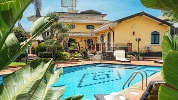 Piscine extérieure
