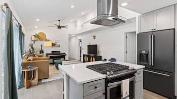 House (3 Bedrooms) | Interior
