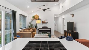 House (3 Bedrooms) | Interior - Eastside Keys by Avantstay Bright East Austin Stay + Backyard Dining + Near 6th St and Downtown (Austin)