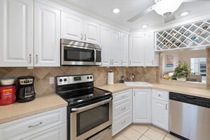 Microwave, oven, stovetop, dishwasher - Beach Getaway in Pompano! 2BR/2BA Condo – Walk to Beach & Restaurants, groceries (Pompano Beach)